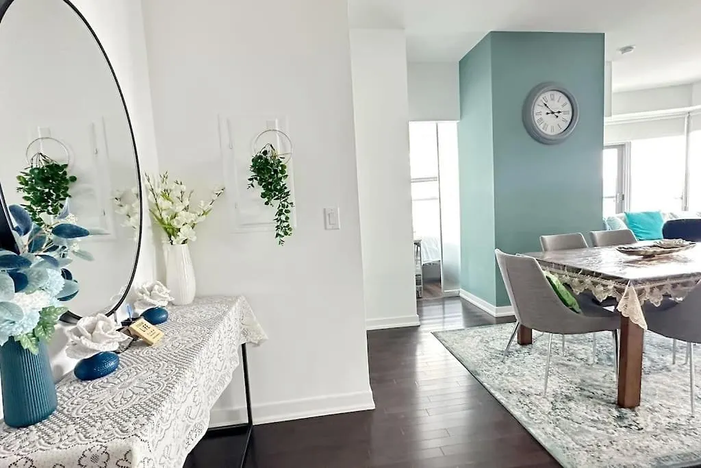 New Superior Lakeview Luxury 3-Bedroom Suite On 48 Floor Toronto