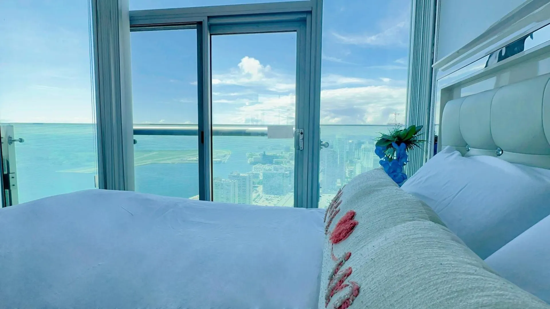 New Superior Lakeview Luxury 3-Bedroom Suite On 48 Floor Toronto 0*,