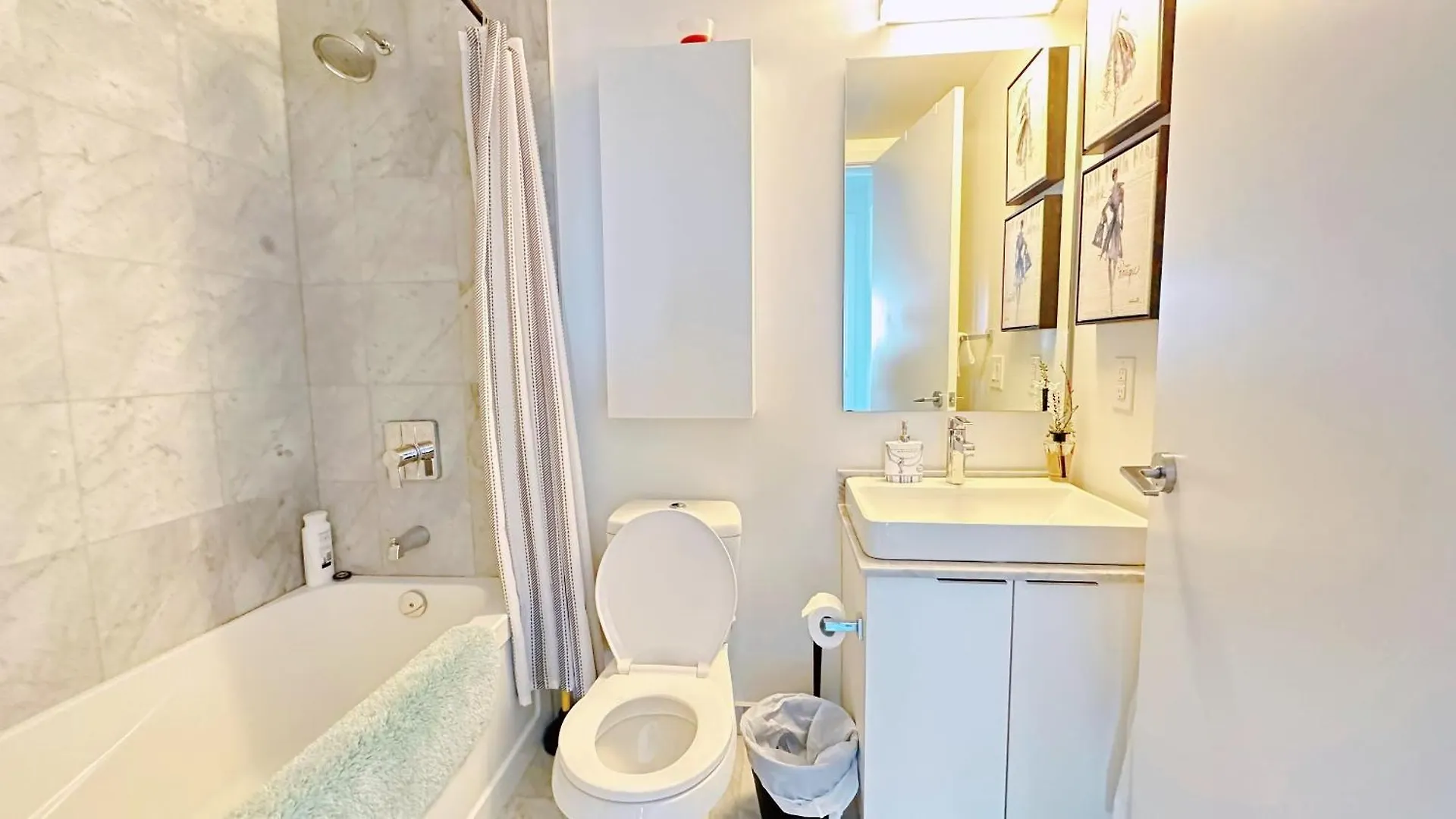 New Superior Lakeview Luxury 3-Bedroom Suite On 48 Floor Toronto