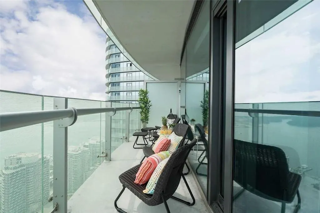 Apartment New Superior Lakeview Luxury 3-Bedroom Suite On 48 Floor Toronto