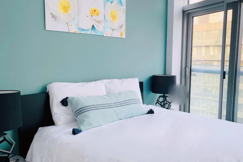 New Superior Lakeview Luxury 3-Bedroom Suite On 48 Floor Toronto Canada