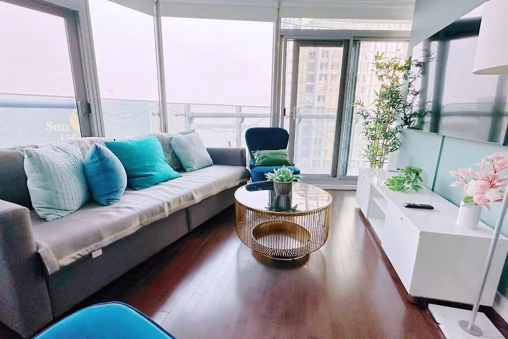 New Superior Lakeview Luxury 3-Bedroom Suite On 48 Floor Toronto