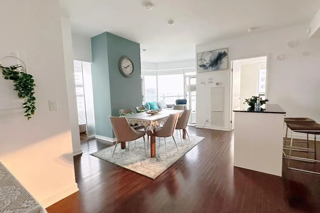 Apartment New Superior Lakeview Luxury 3-Bedroom Suite On 48 Floor Toronto Canada