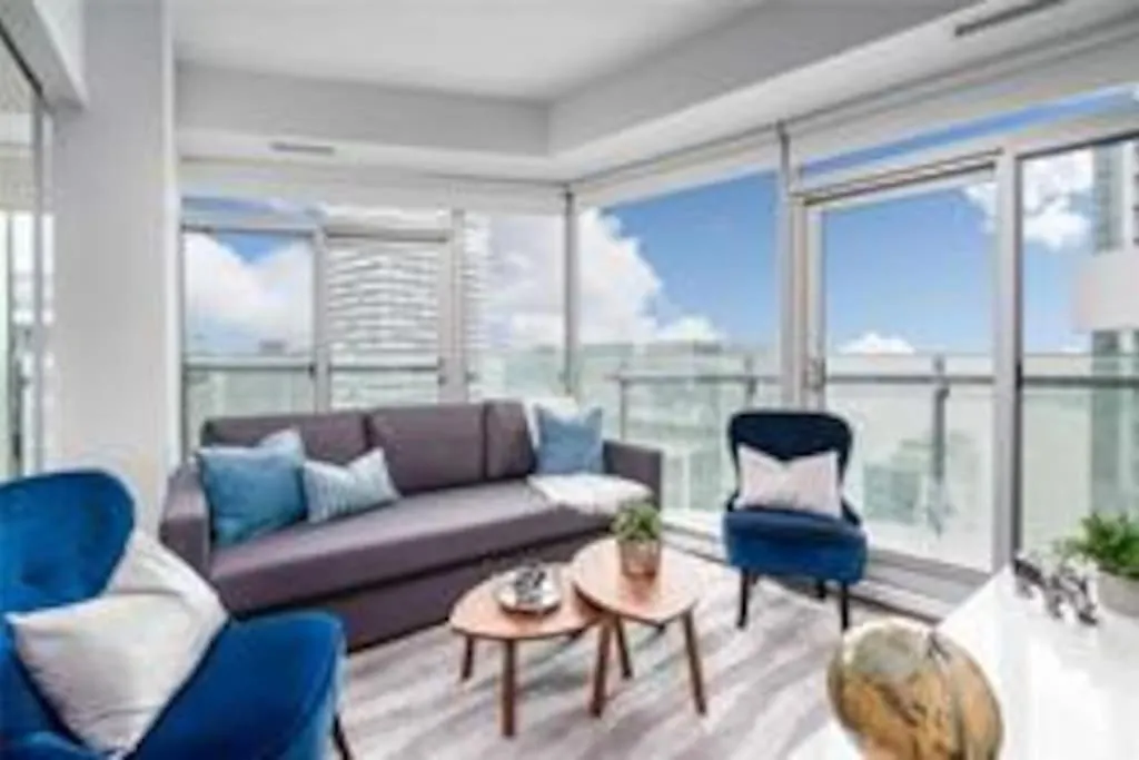 New Superior Lakeview Luxury 3-Bedroom Suite On 48 Floor Toronto