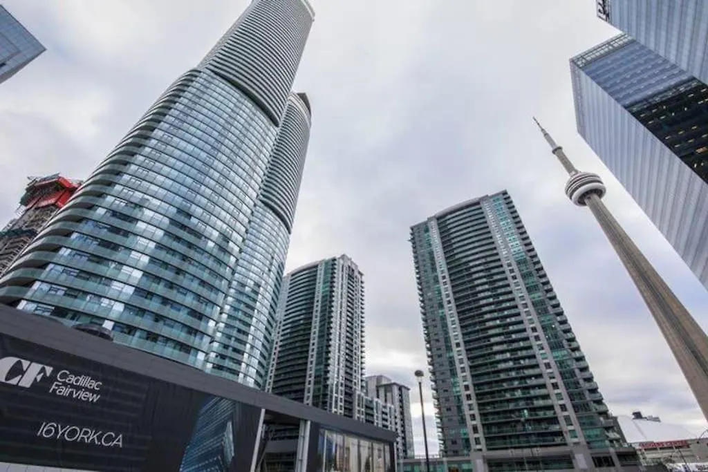 New Superior Lakeview Luxury 3-Bedroom Suite On 48 Floor Toronto Canada
