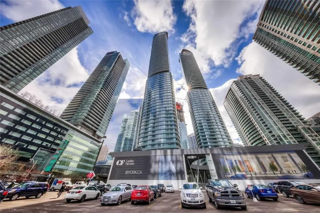 New Superior Lakeview Luxury 3-Bedroom Suite On 48 Floor Toronto Apartment