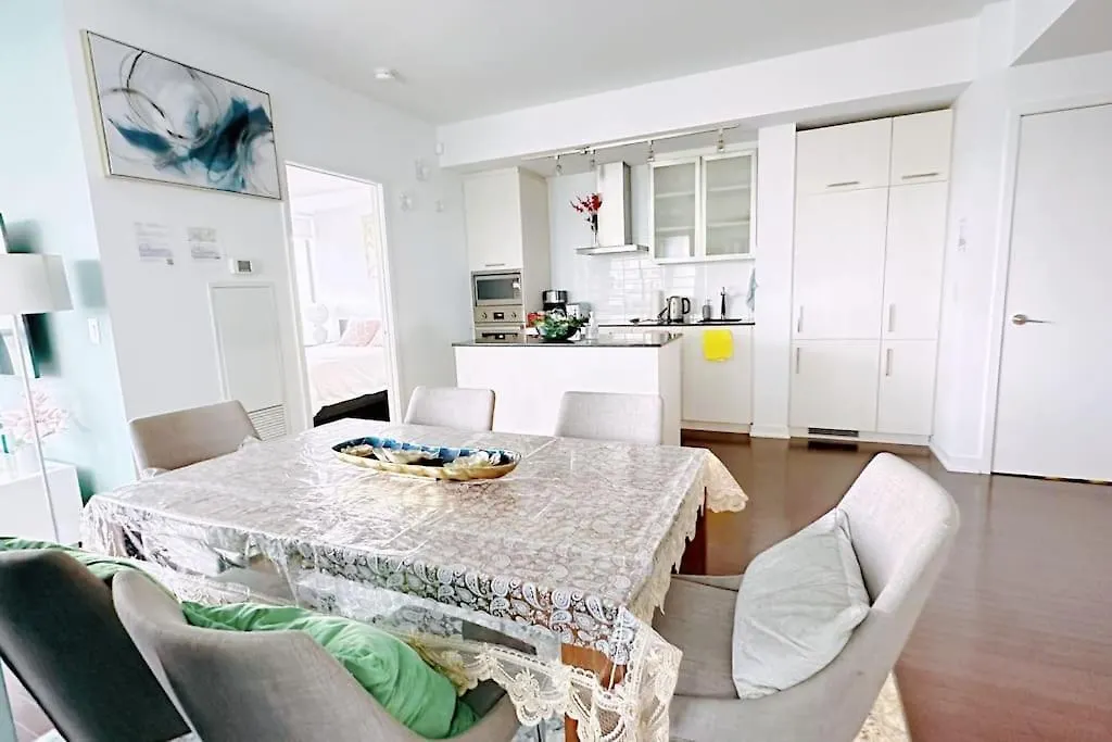 New Superior Lakeview Luxury 3-Bedroom Suite On 48 Floor Toronto Apartment