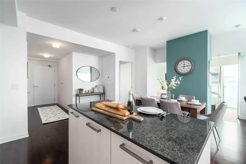 New Superior Lakeview Luxury 3-Bedroom Suite On 48 Floor Toronto Canada