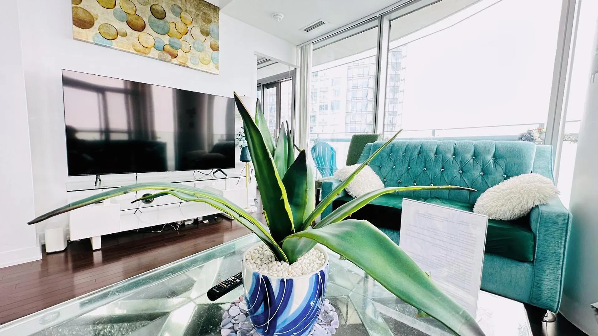 New Superior Lakeview Luxury 3-Bedroom Suite On 48 Floor Toronto Canada