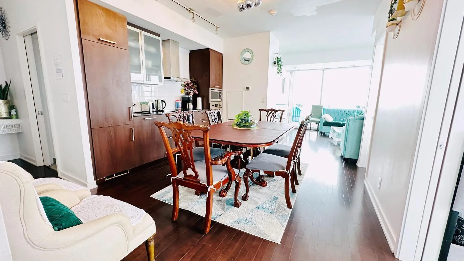 New Superior Lakeview Luxury 3-Bedroom Suite On 48 Floor Toronto