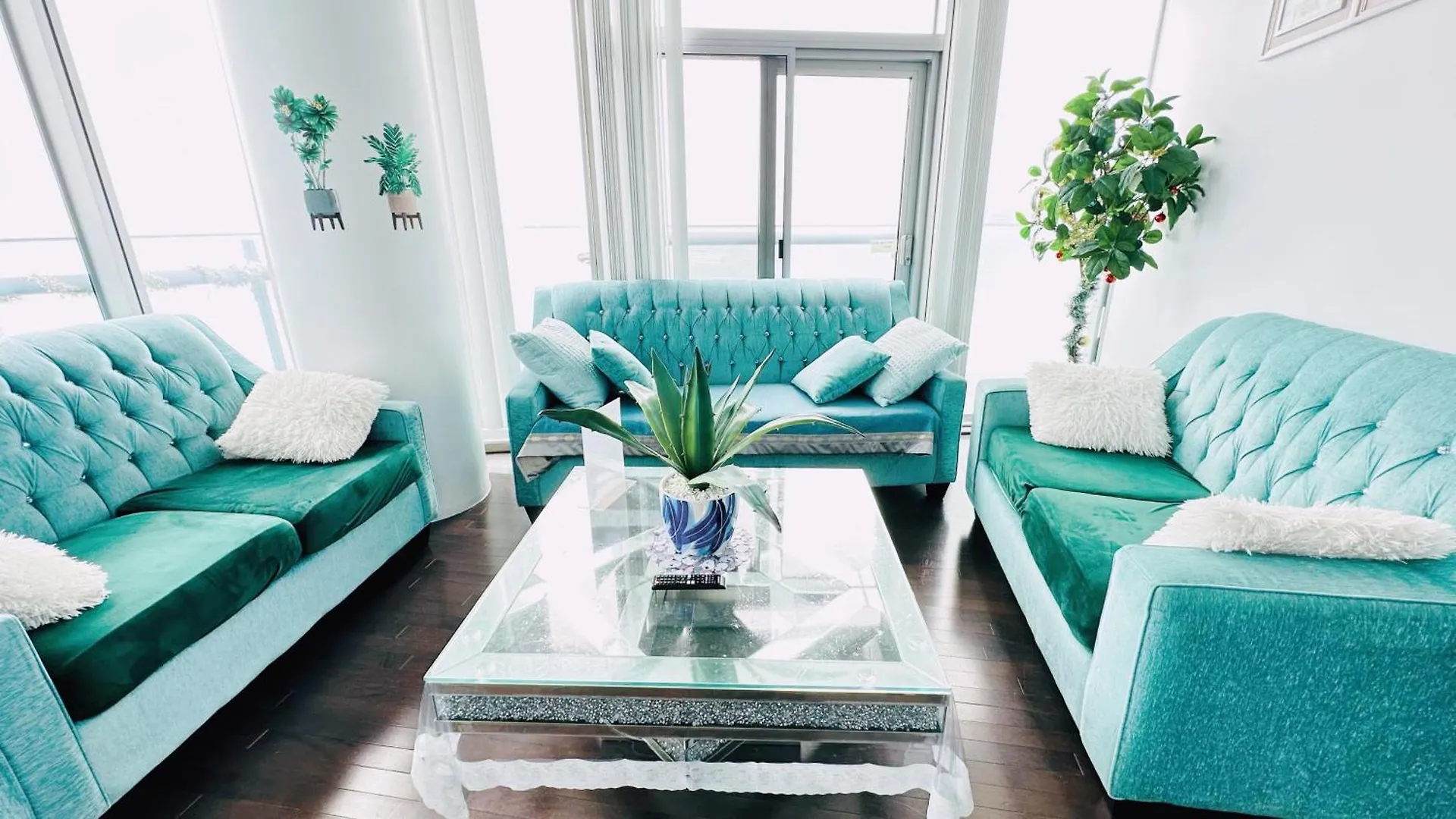 New Superior Lakeview Luxury 3-Bedroom Suite On 48 Floor Toronto