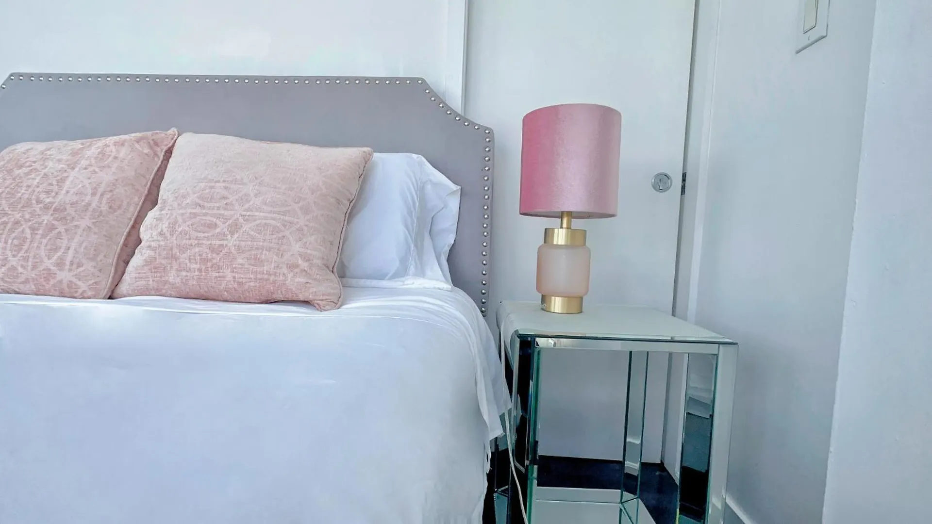 Apartment New Superior Lakeview Luxury 3-Bedroom Suite On 48 Floor Toronto