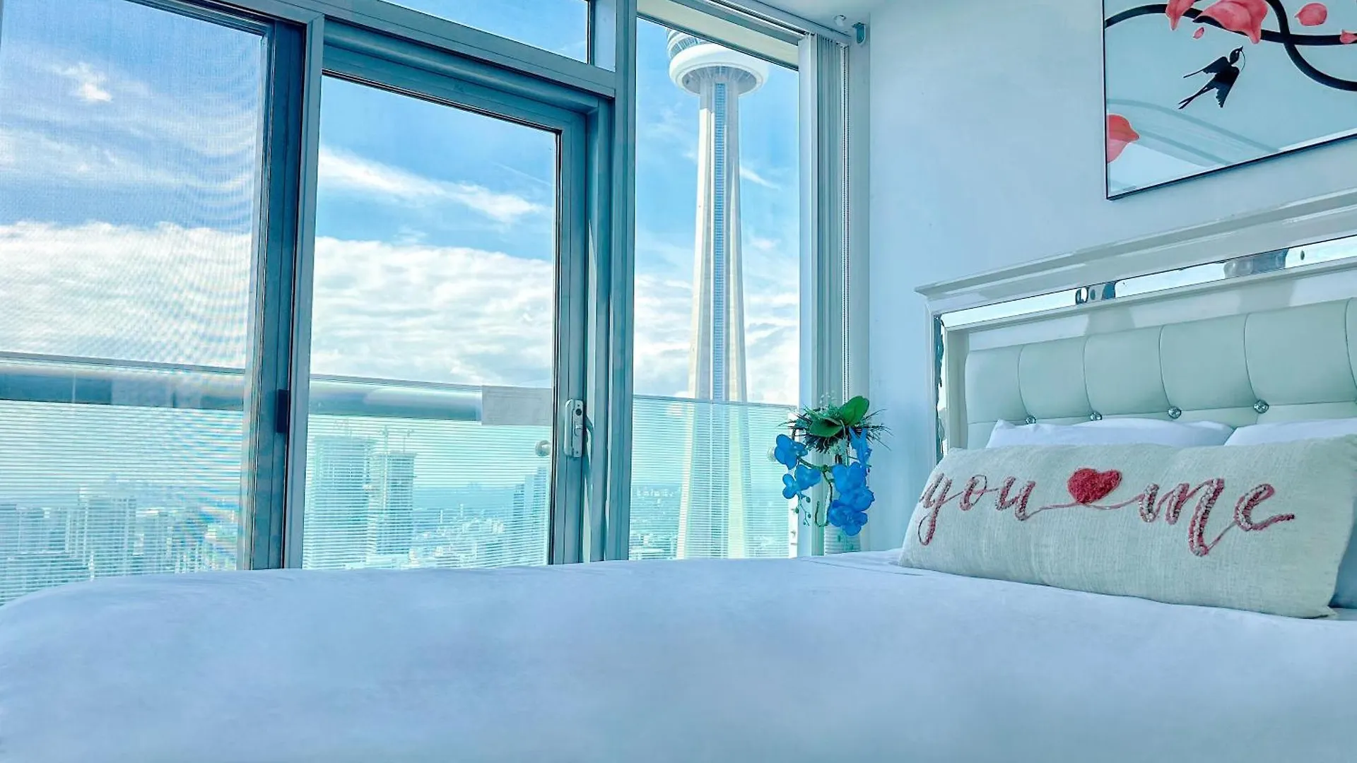 New Superior Lakeview Luxury 3-Bedroom Suite On 48 Floor Toronto