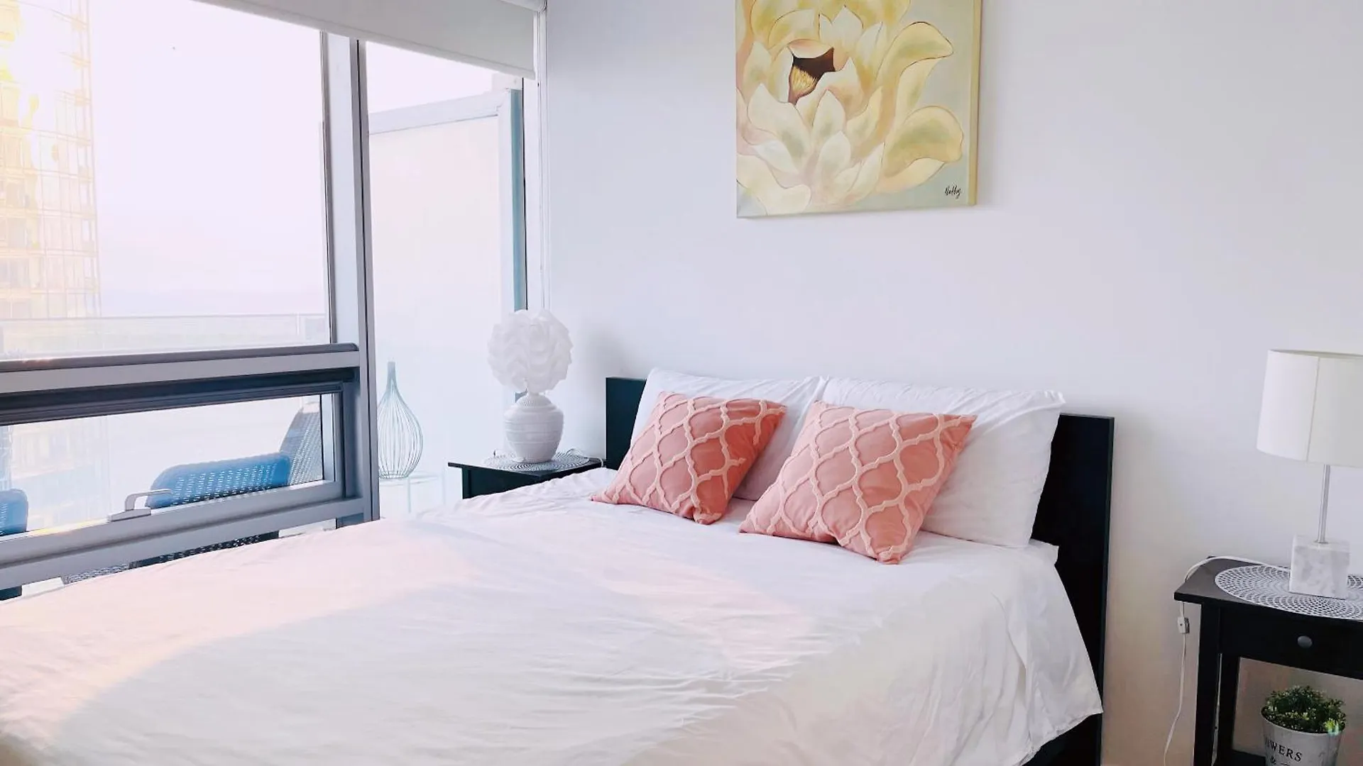 New Superior Lakeview Luxury 3-Bedroom Suite On 48 Floor Toronto Apartment
