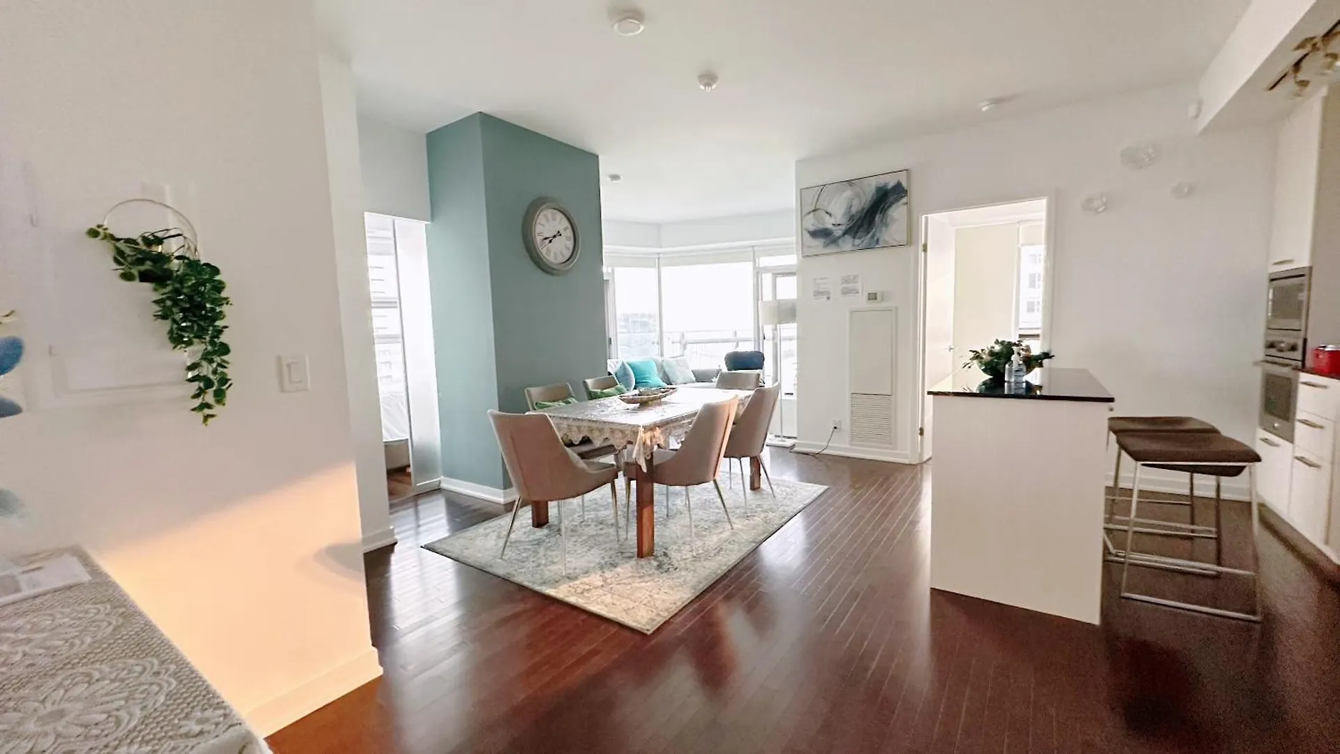 New Superior Lakeview Luxury 3-Bedroom Suite On 48 Floor Toronto